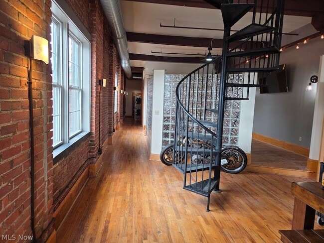 Building Photo - 1667 E 40th St