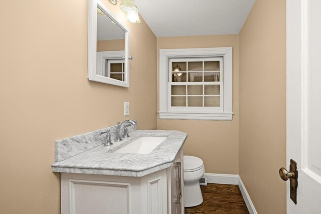 Building Photo - 109 W Poplar St