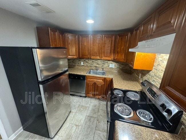 Building Photo - 1370 Clermont Ave