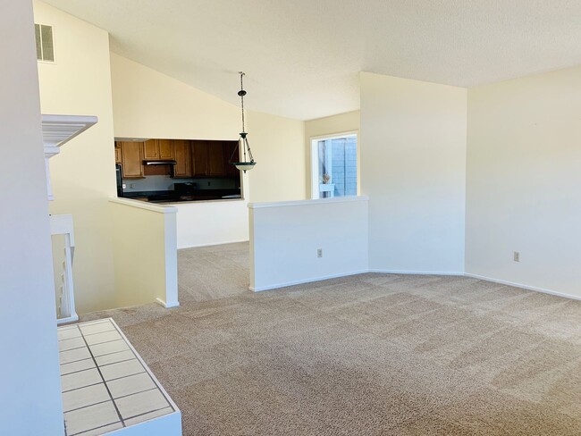 Building Photo - 635 SE Linn St