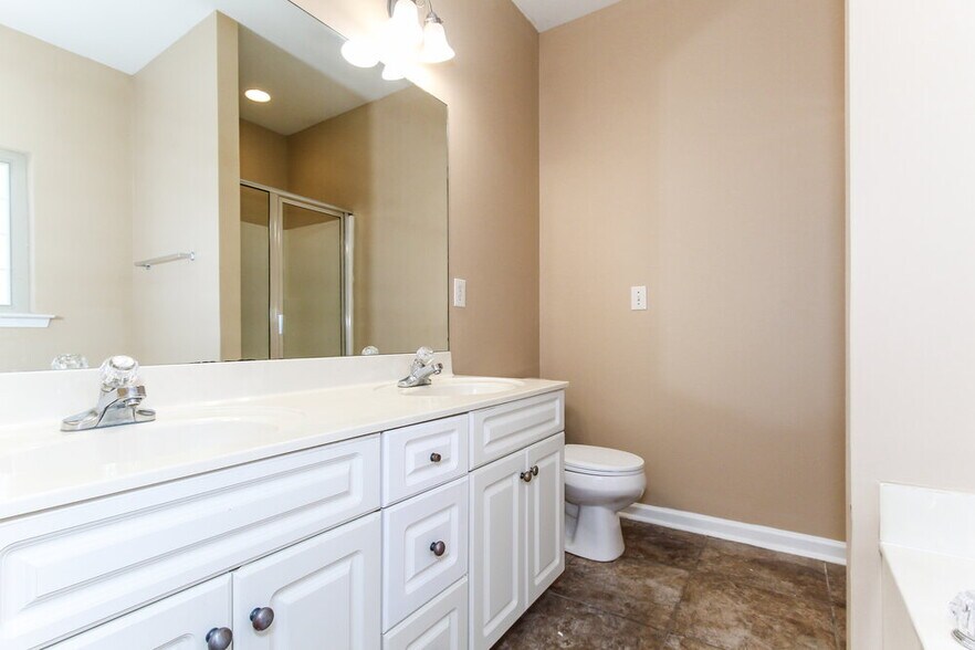 Building Photo - 2122 Timberline Dr