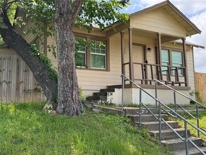 Building Photo - 1208 E Magnolia Ave