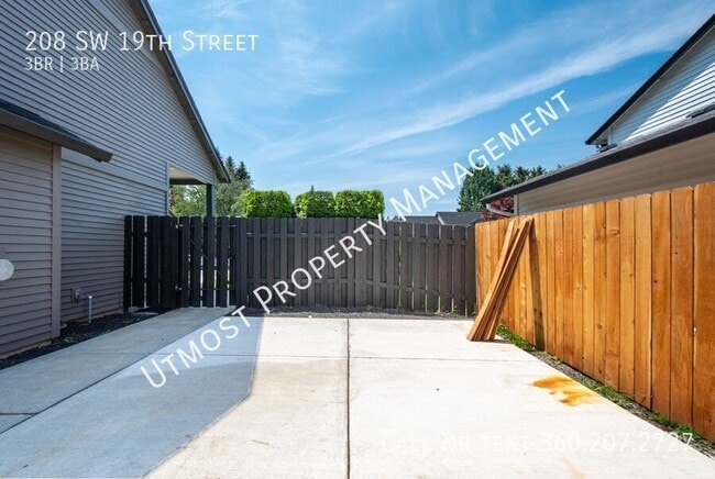 Building Photo - 208 SW 19th St