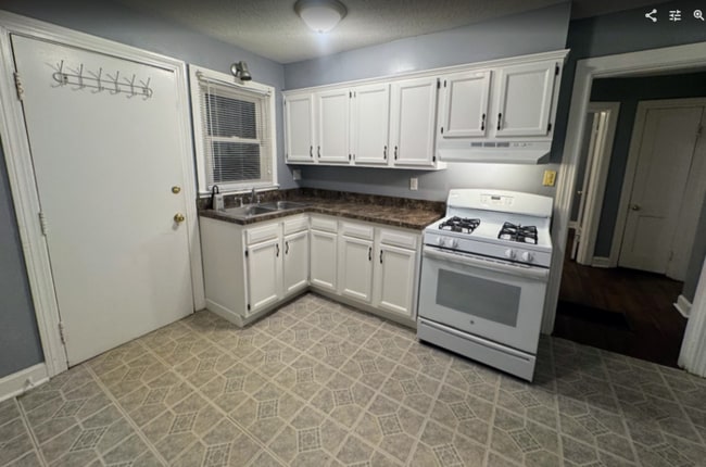 Building Photo - Rent me for 2 yrs at $1250!