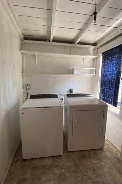 In unit washer and dryer - 2149 Russell St