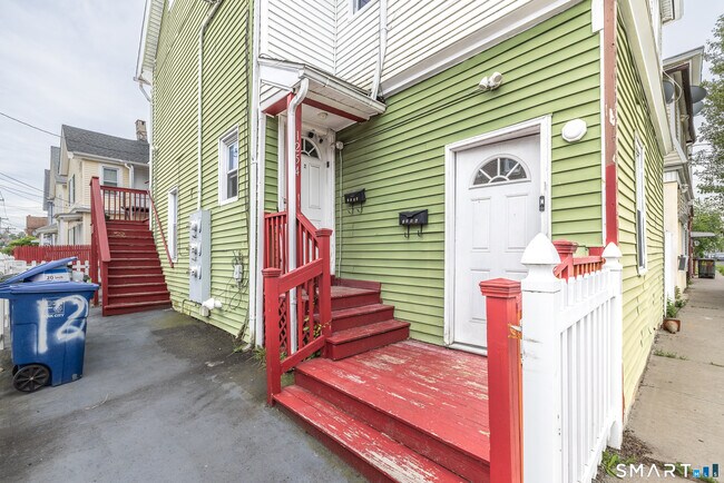 Building Photo - 1254 Pembroke St