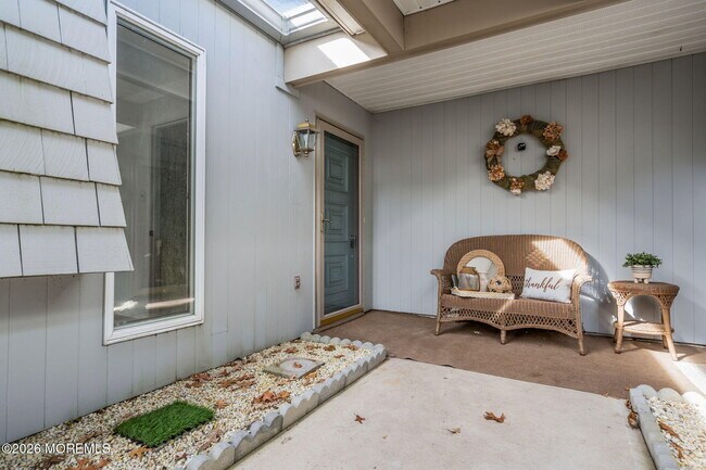 Building Photo - 166 E Holly Ln