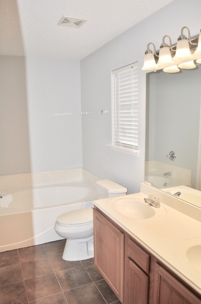 Building Photo - 229 Lancelot Dr
