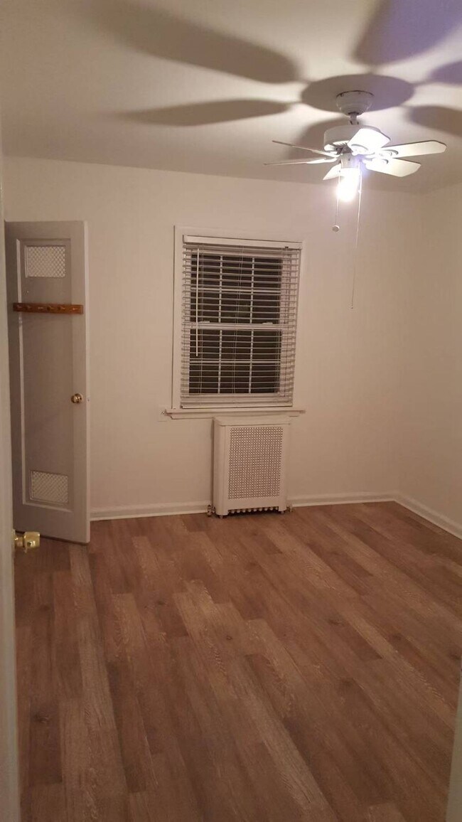 Building Photo - 108-52 63rd Dr