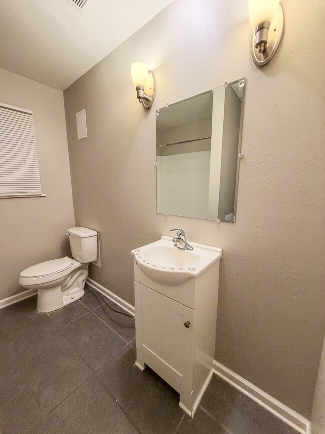 Building Photo - 205 Windward St