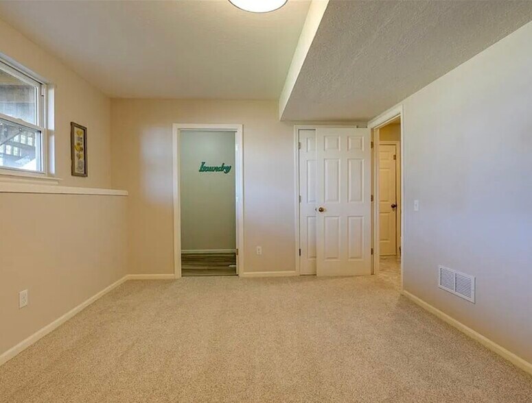 Building Photo - 604 SW Nelson Dr