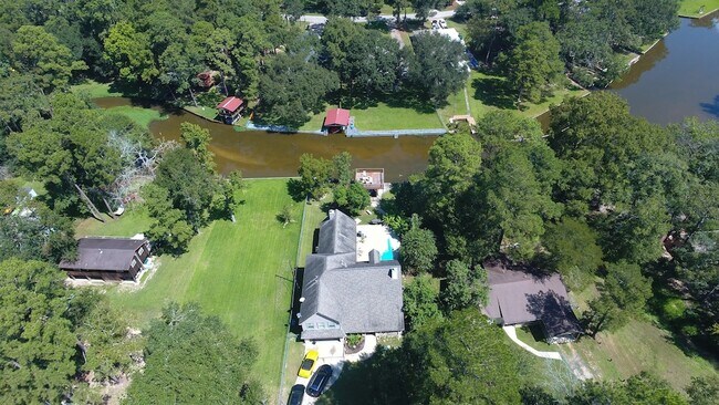 Building Photo - 13392 Southshore Dr