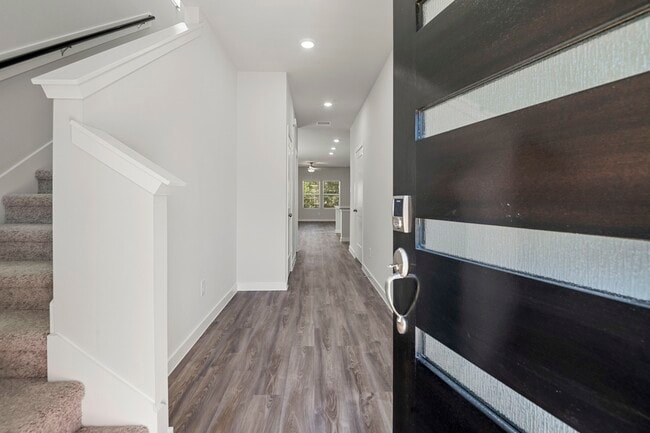 Building Photo - 160 Valiant Ridge Trail