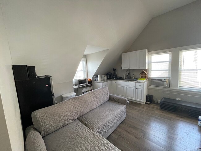 Building Photo - 40 Scofield Ave