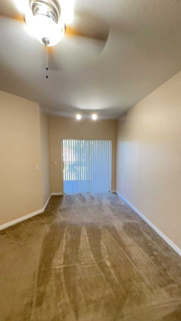 Building Photo - 3 BEDROOM 2 BATH 2 CAR GARAGE CONDO