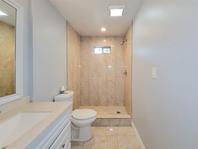 Building Photo - 12934 Ivydale Dr