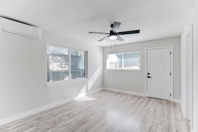 Building Photo - 207 Betral St