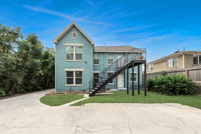 Building Photo - 2817 Truxillo St