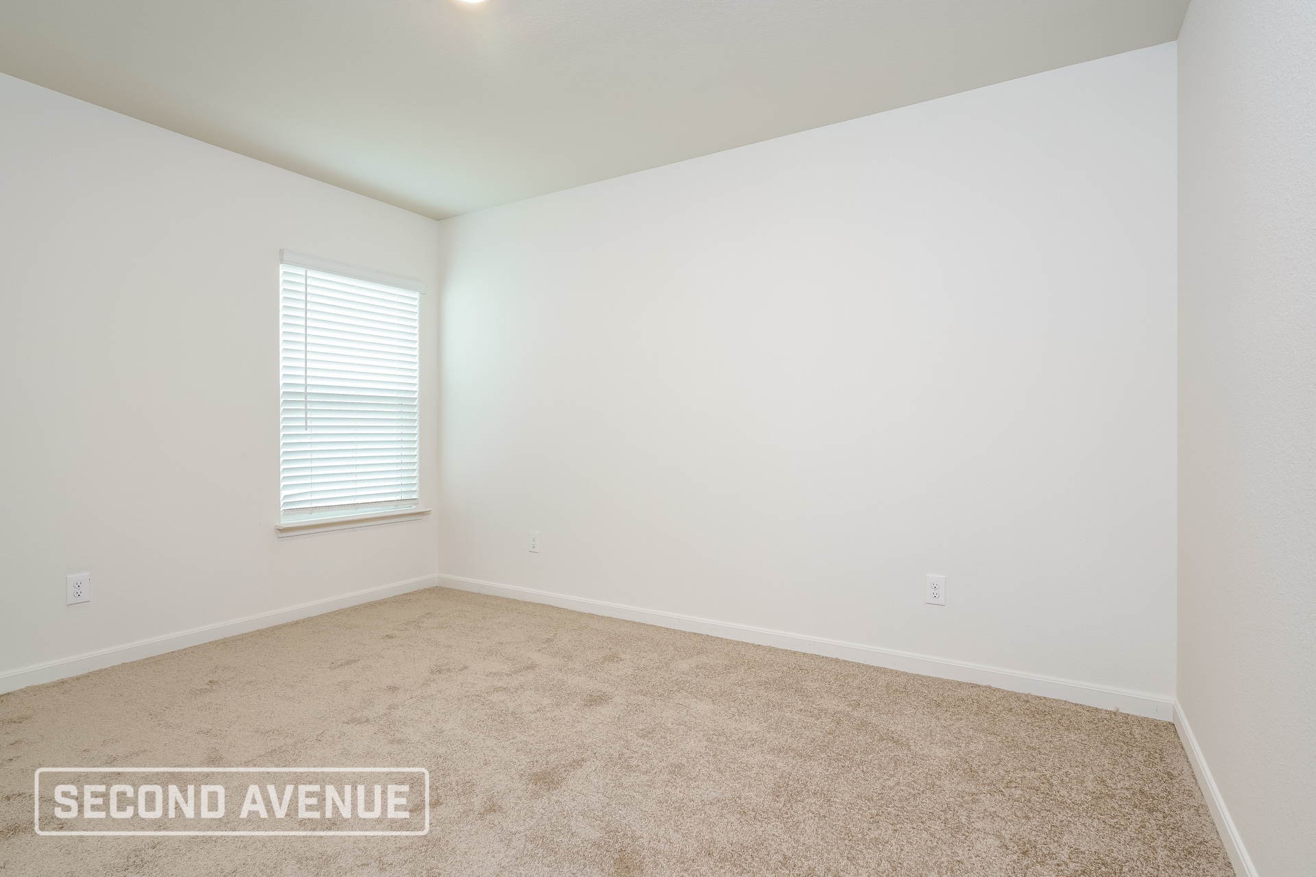 Building Photo - 1321 Woodwinds Dr