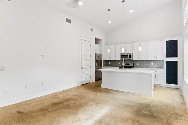 Building Photo - 1609 J J Seabrook Dr