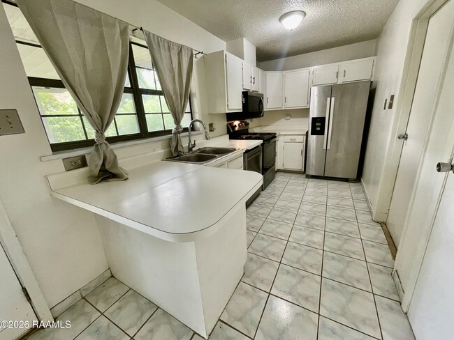 Building Photo - 203 Crystal Ln
