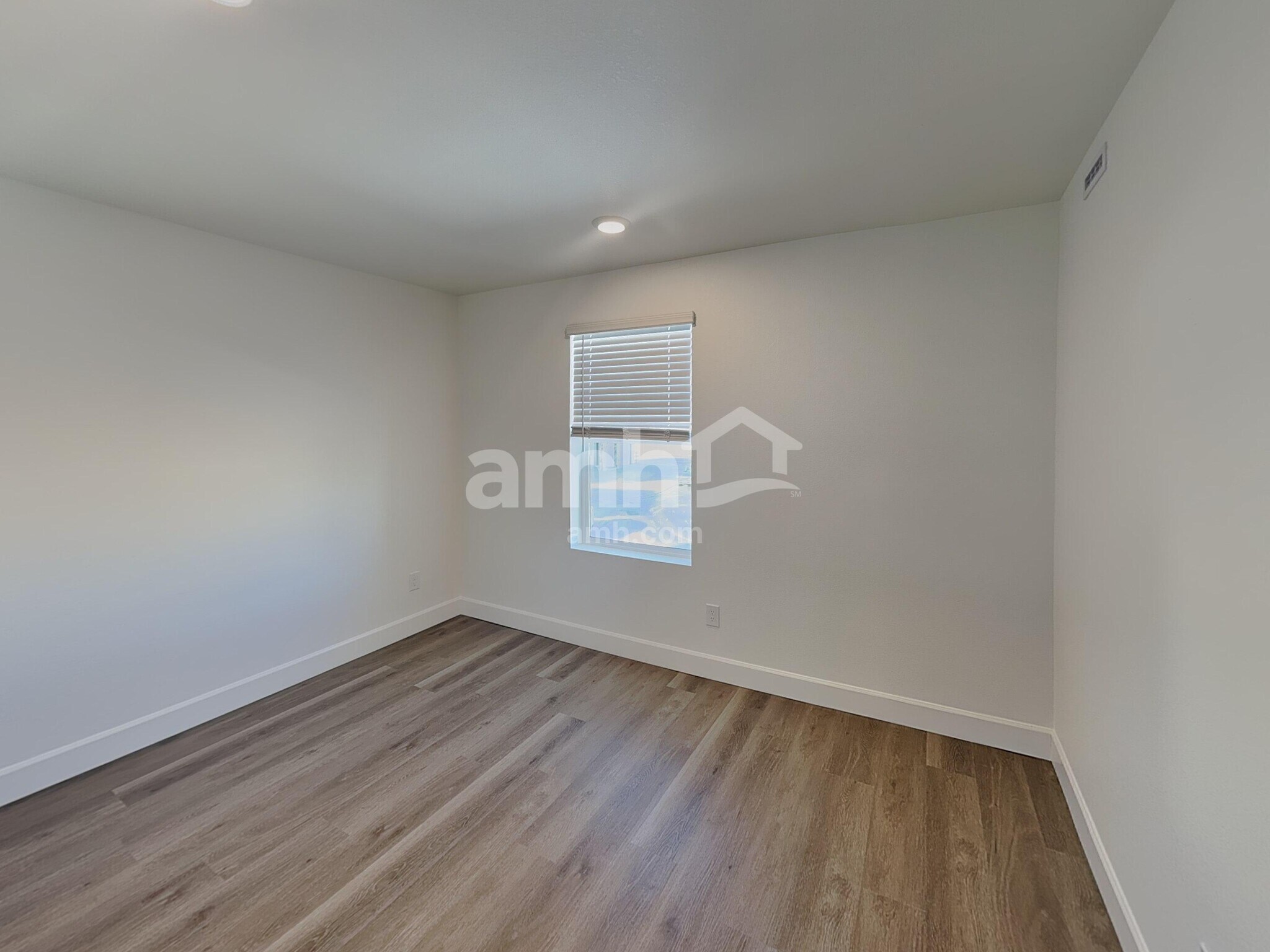 Building Photo - 13802 E 100th Dr