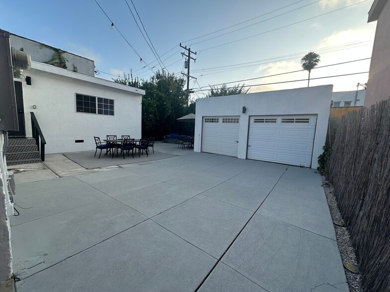 Building Photo - 1007 N Harper Ave