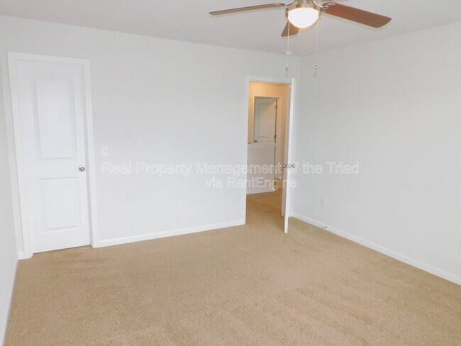 Building Photo - 390 Spaulding St