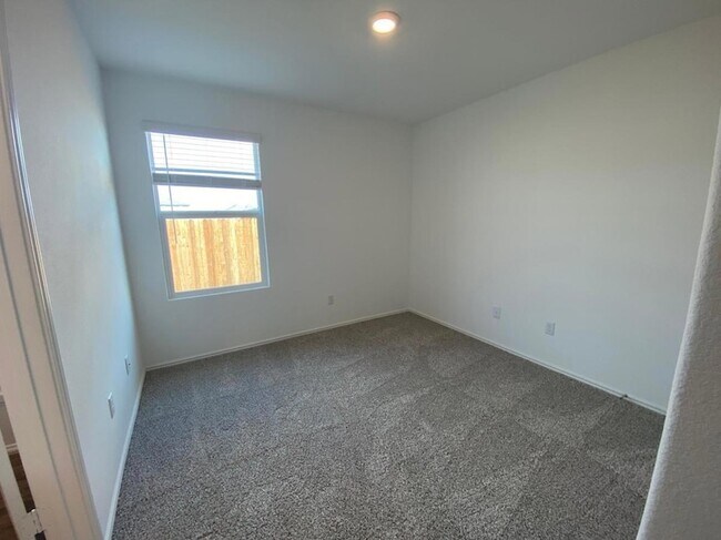 Building Photo - 211 Blue Springs Pass