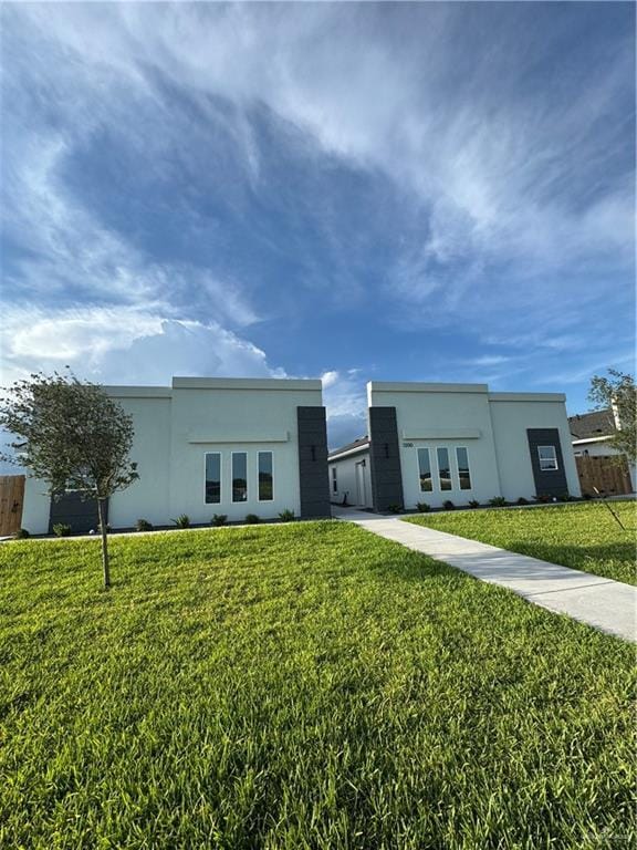 Building Photo - 13 Country Club Dr