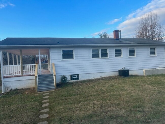 Building Photo - Recently Renovated Single Family