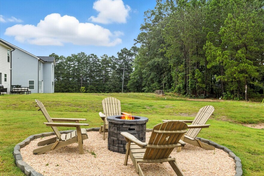 Building Photo - 611 W Vincent Dr