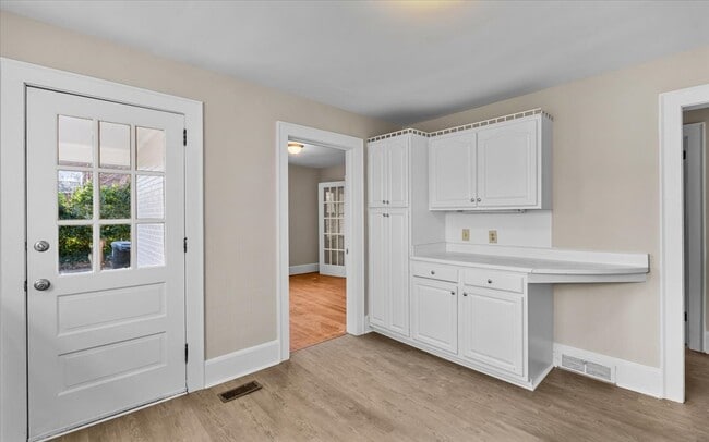 Building Photo - 807 Shamrock Rd