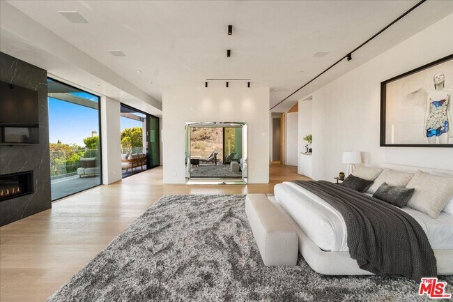Building Photo - 766 Paseo Miramar