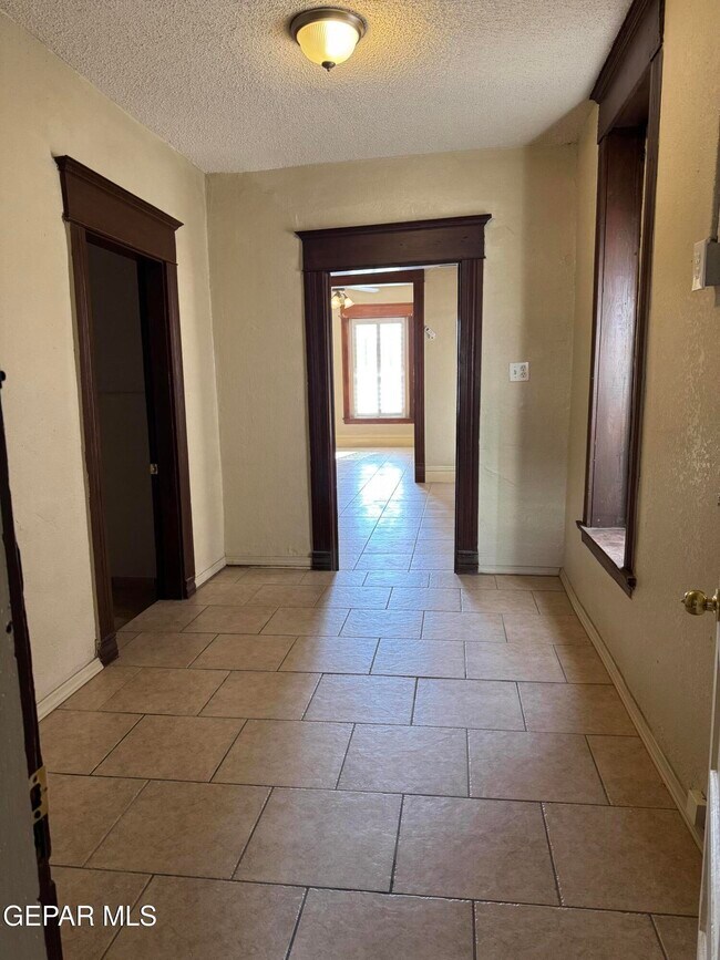 Building Photo - 617 Prospect St