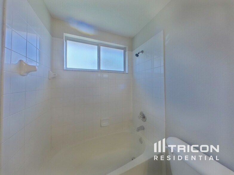 Building Photo - 22210 Bell Harbor Dr