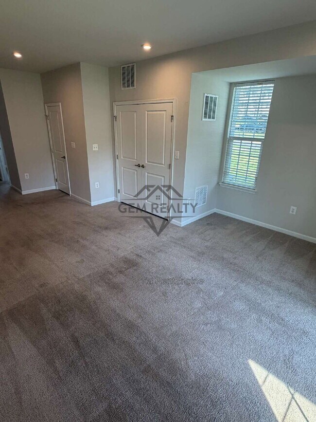 Building Photo - 501 Rolling Valley Dr