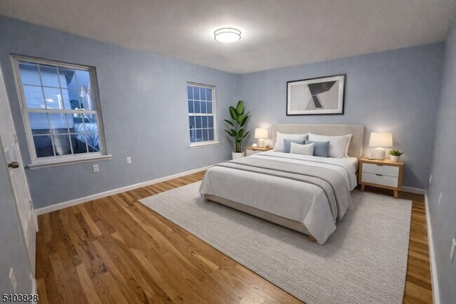 Building Photo - 527 4th Ave