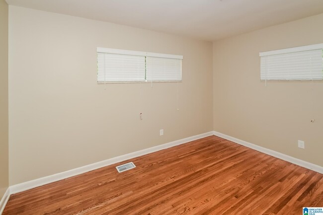 Building Photo - 1548 53rd St Ens