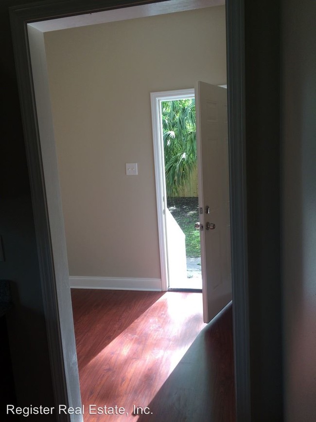 Building Photo - 2323 Pauger St