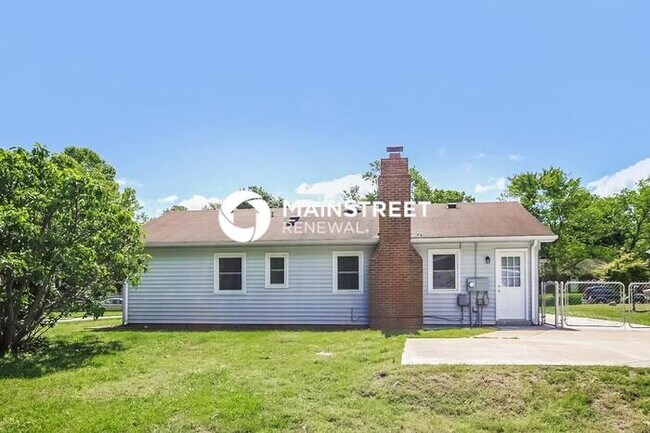 Building Photo - 3 Bedroom Pet-Friendly Home in Greensboro, NC with Main Street Renewal