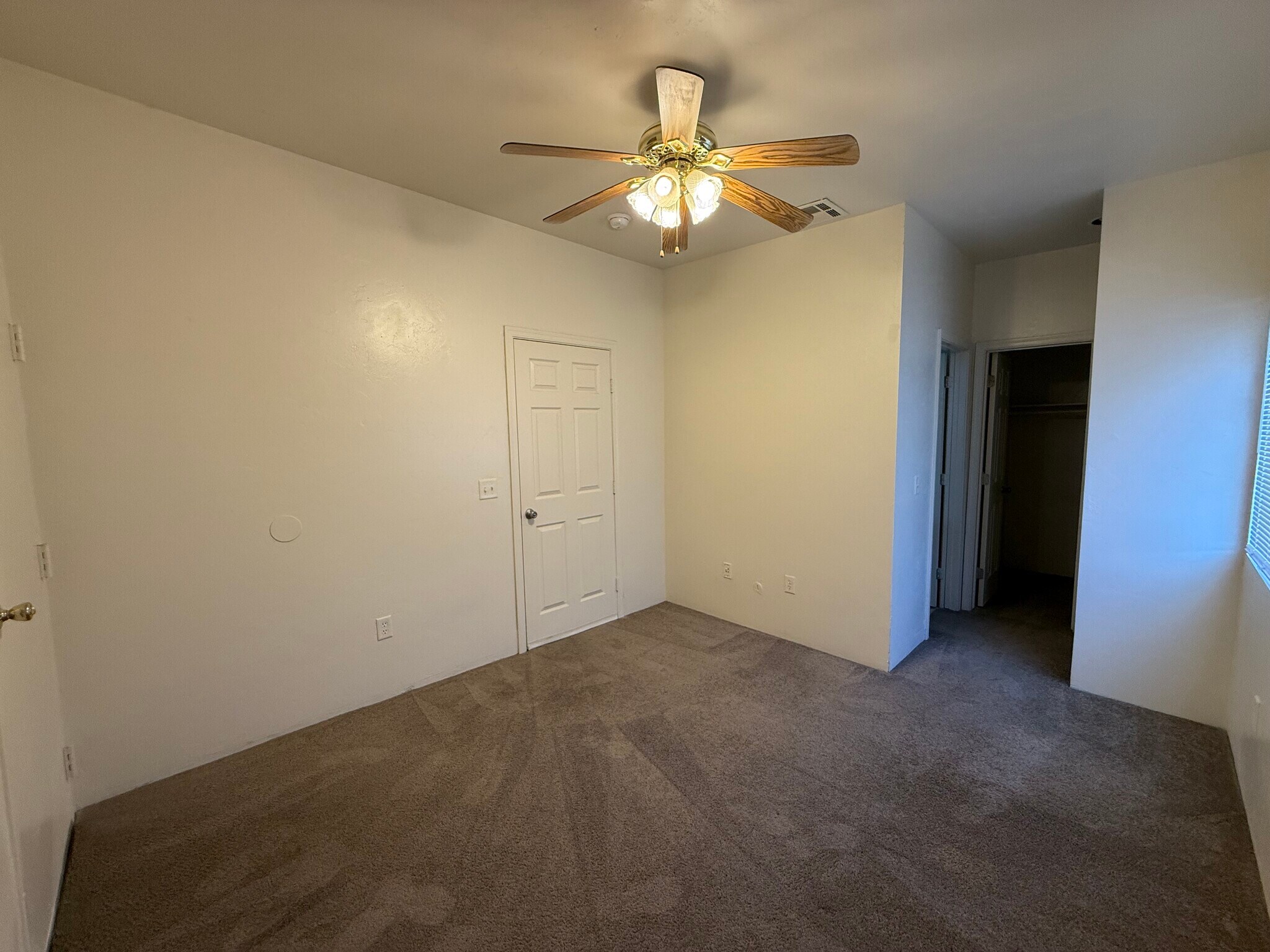 Building Photo - 1416 E Elm St