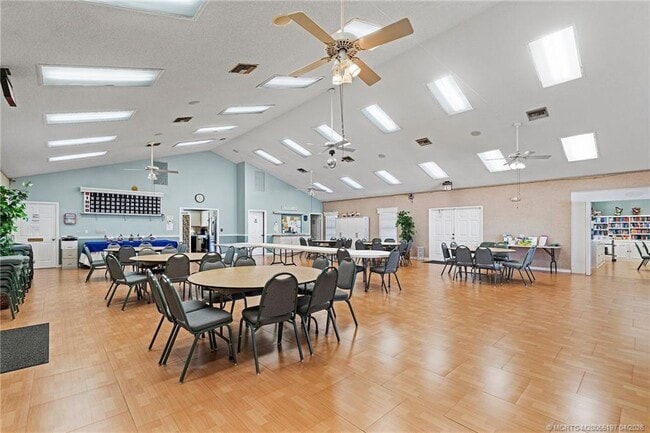 Building Photo - 7711 SE Sugar Sand Cir