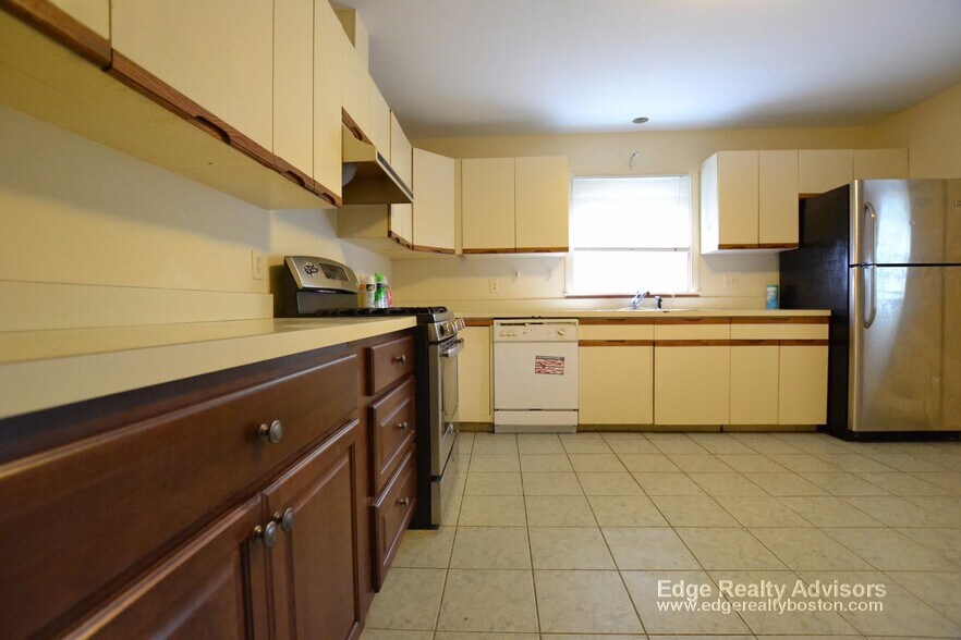 Building Photo - 47 Dighton St