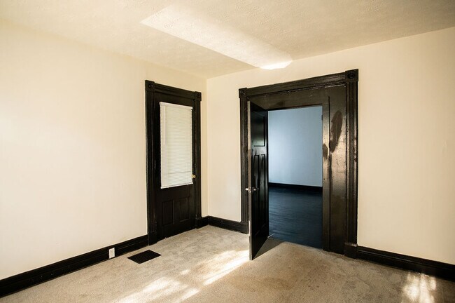 Building Photo - 415 Brightwood Ave