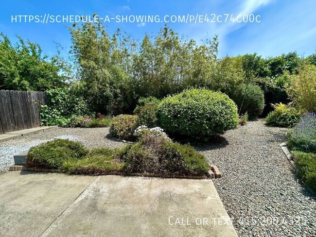 Building Photo - 258 Yellowstone Dr