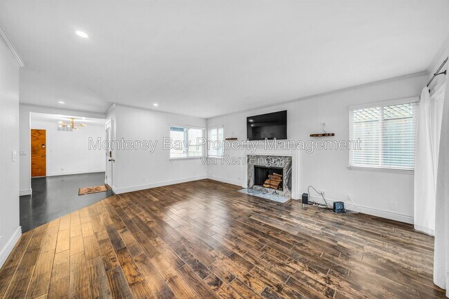 Building Photo - 20 Del Robles Ave