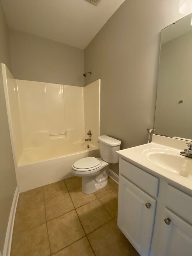 Building Photo - End Unit Townhouse in Pennington Square