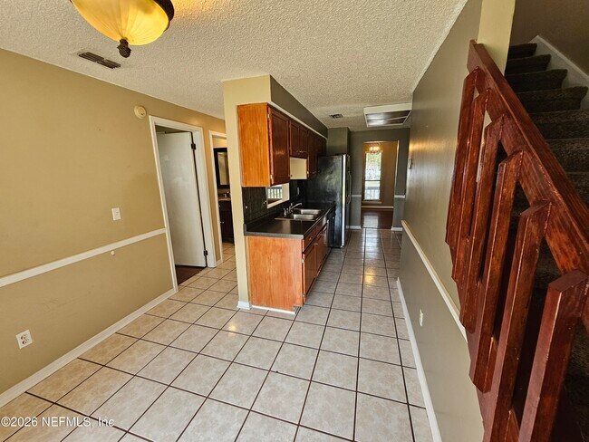 Building Photo - 8176 Kilwinning Ln