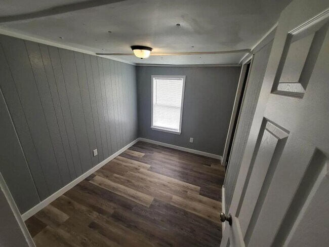 Building Photo - 814 S Kern Ave